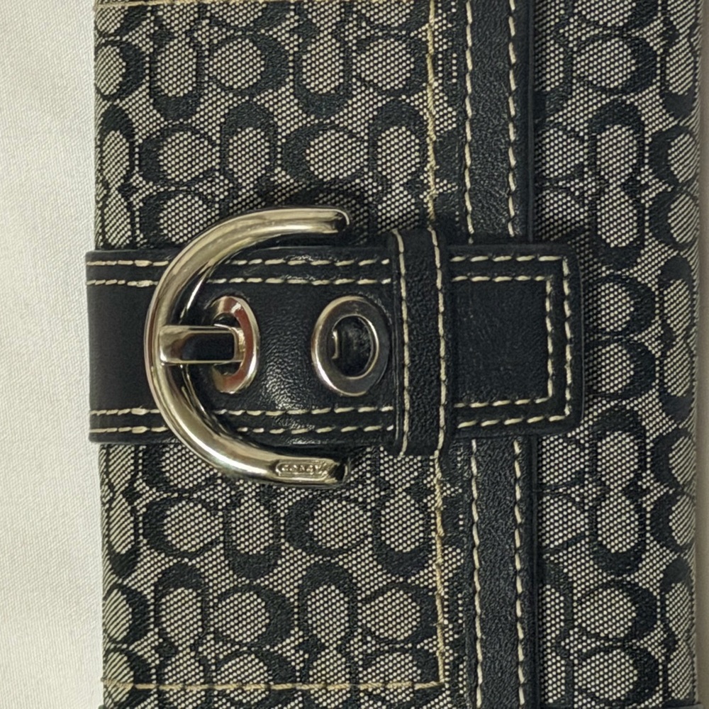 🖤Rare Vintage Coach Black Gray Signature Canvas Soho Wallet with Buckle Accent - Picture 3 of 14